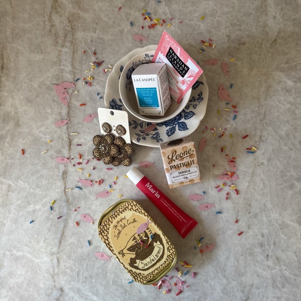 ✨A GIRLY MYSTERY BUNDLE OF TREASURES✨ - Picture 3 of 9